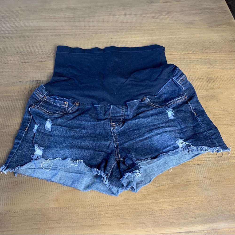 Bella Vida Maternity cut off jean shorts